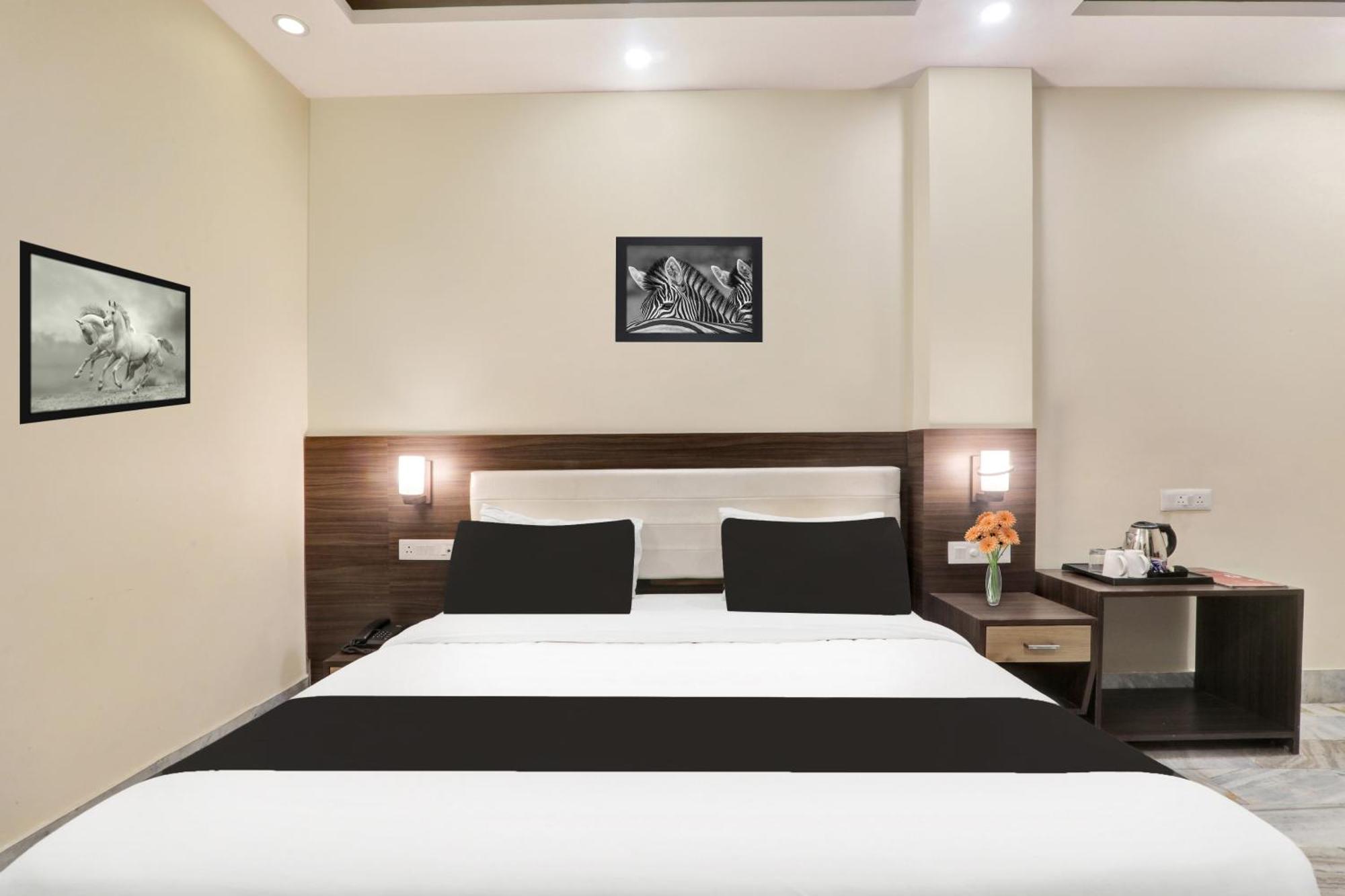 Super Townhouse Kankarbagh Formerly Kunwar Alcajars باتنا المظهر الخارجي الصورة