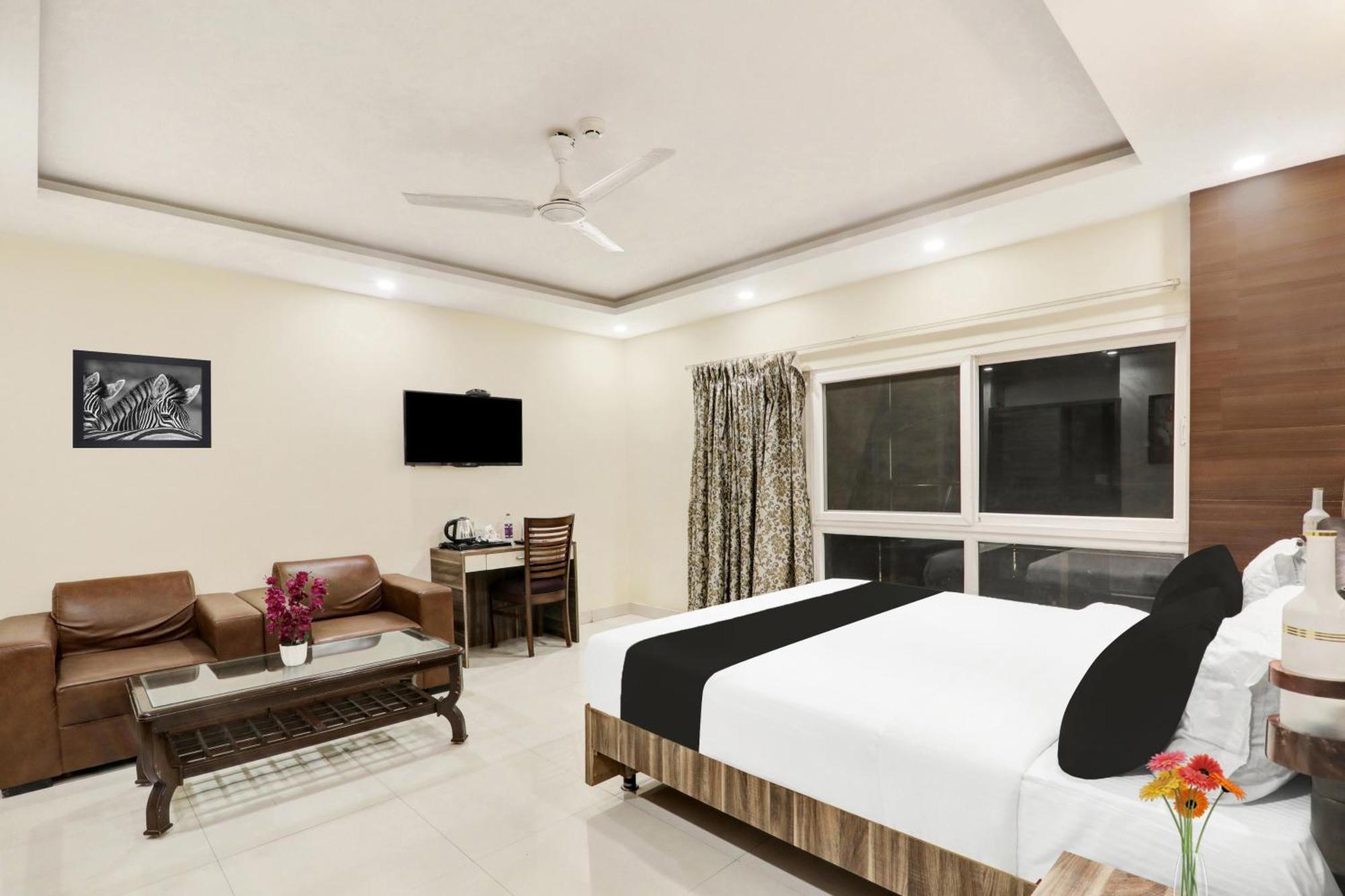 Super Townhouse Kankarbagh Formerly Kunwar Alcajars باتنا المظهر الخارجي الصورة