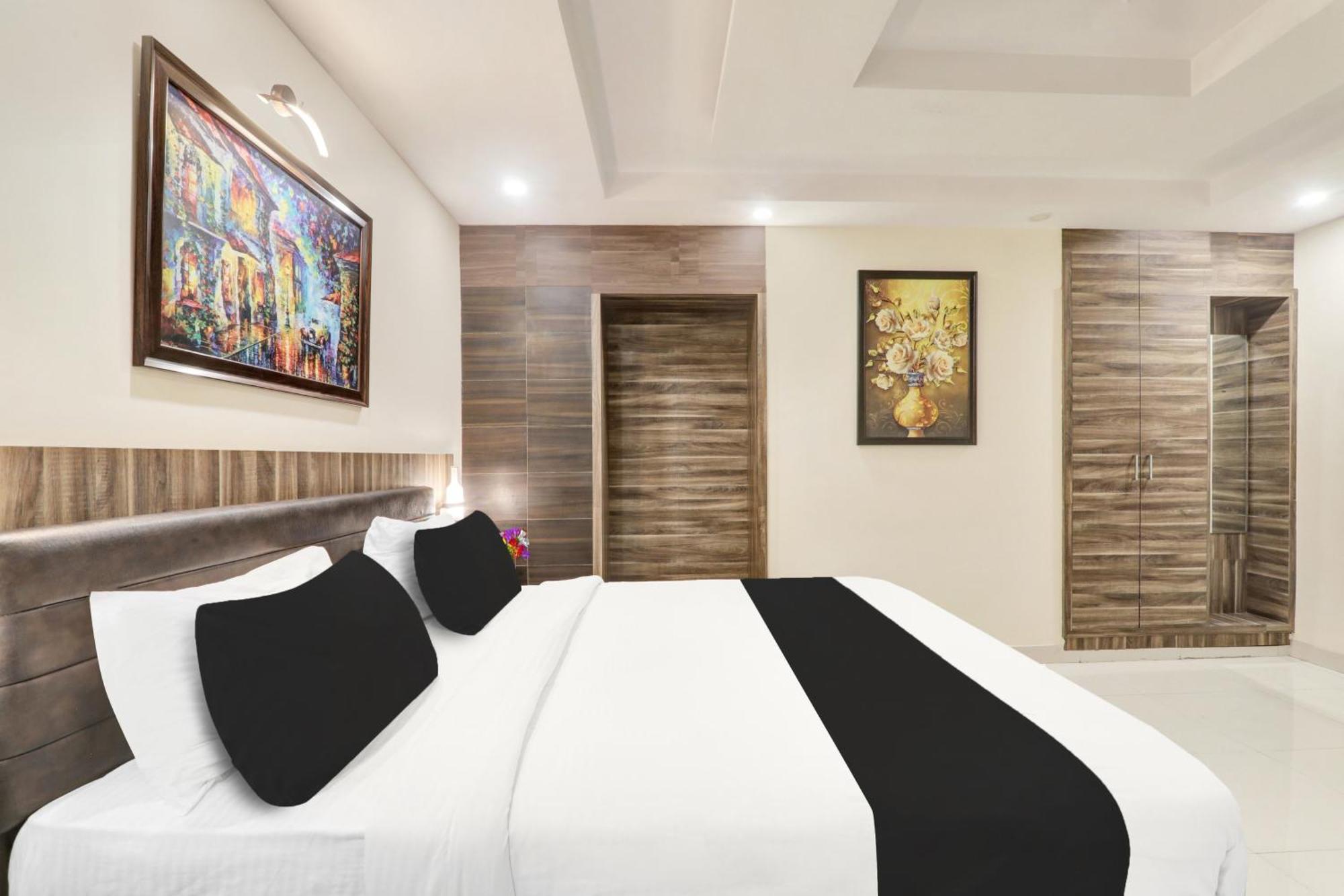Super Townhouse Kankarbagh Formerly Kunwar Alcajars باتنا المظهر الخارجي الصورة