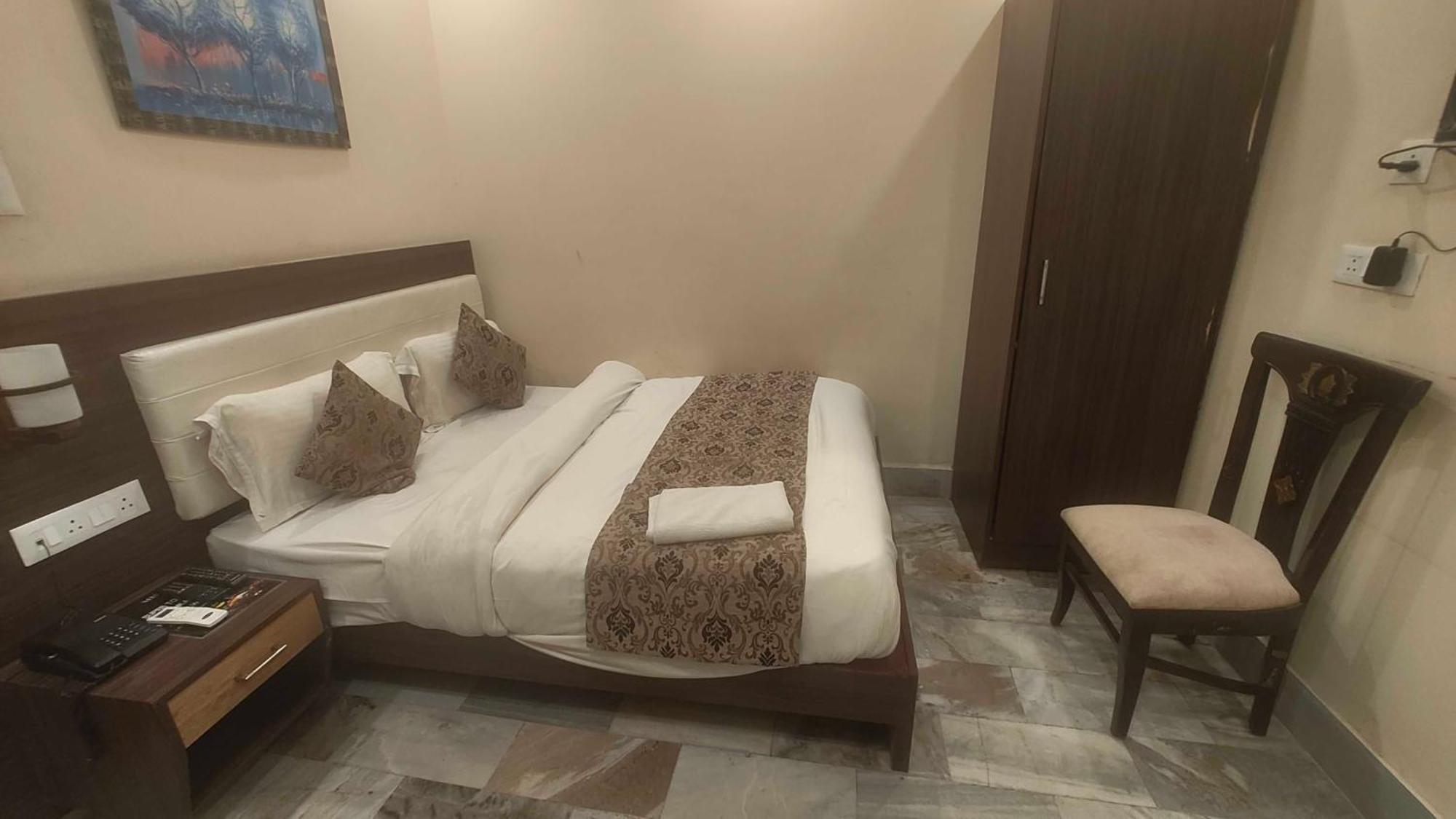 Super Townhouse Kankarbagh Formerly Kunwar Alcajars باتنا المظهر الخارجي الصورة