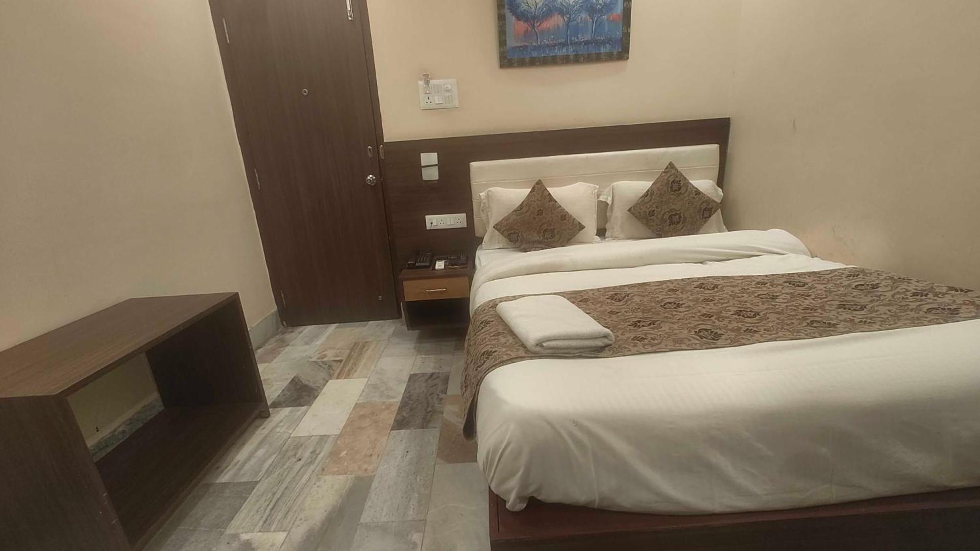 Super Townhouse Kankarbagh Formerly Kunwar Alcajars باتنا المظهر الخارجي الصورة